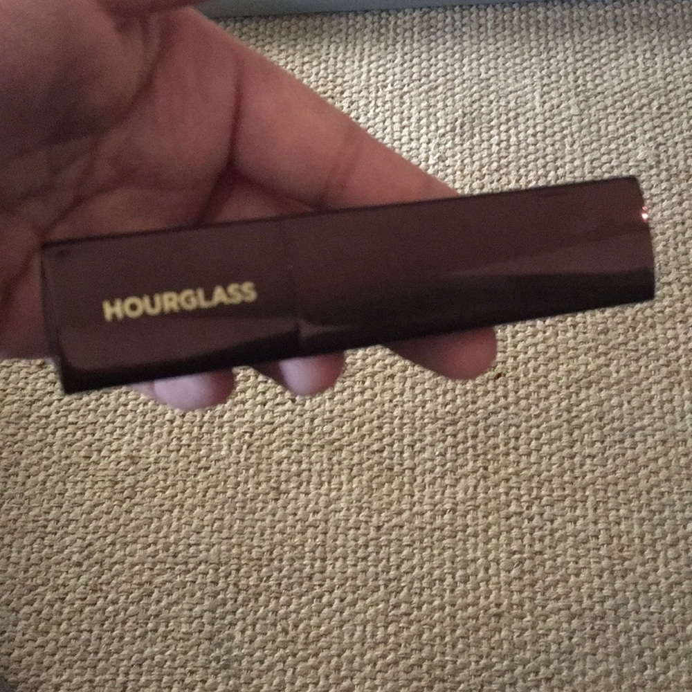 Hourglass Sick Foundation